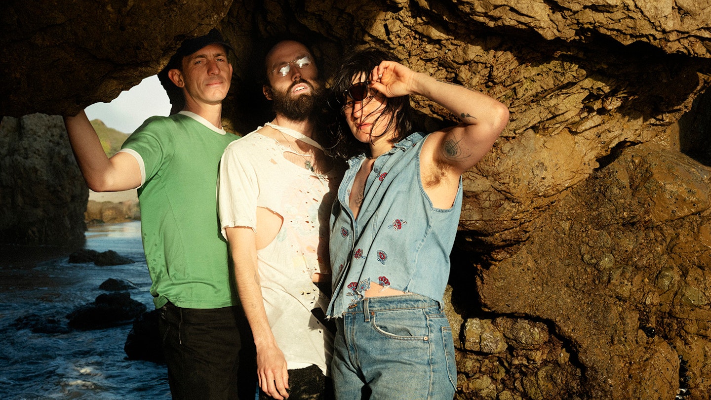 Big Thief – Double Infinity Reviewed: Indie folk clan throw open the doors